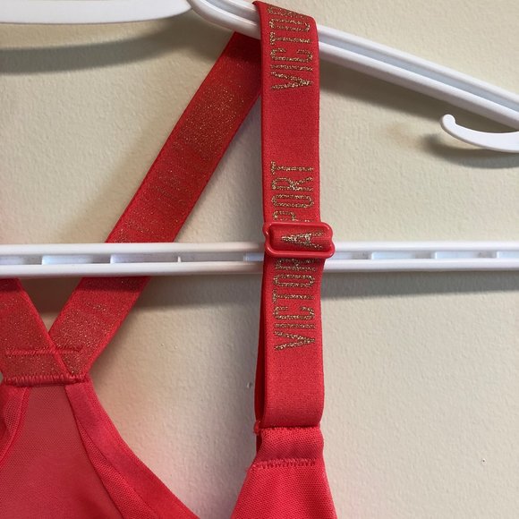 NWT Victoria's Secret sport bra - Picture 3 of 4